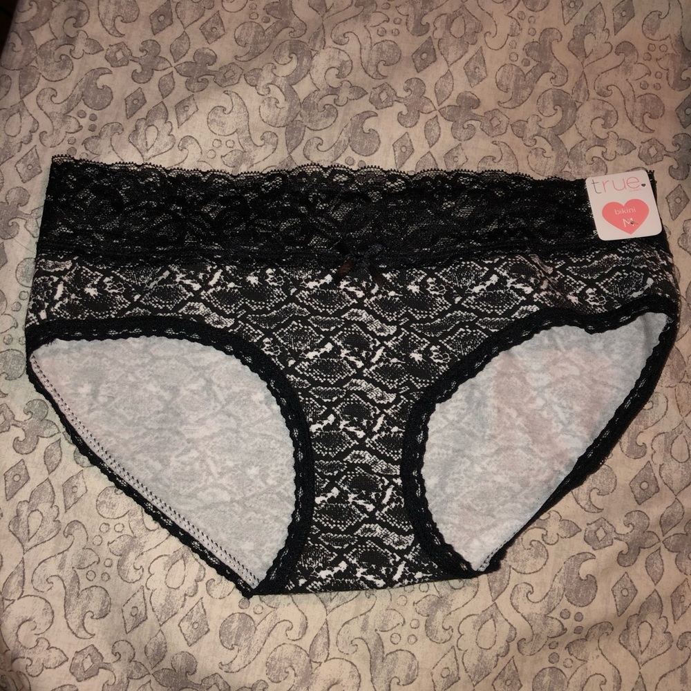 Snake print panties 🐍